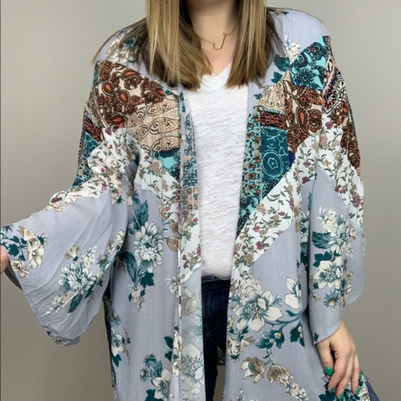 Entro Boho Festival Forget Me Not Floral Kimono - Picture 3 of 4